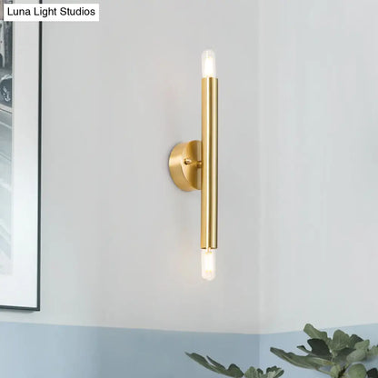 Aplique de pared tubular contemporáneo DecorBites™ - Lámpara de pared dorada metálica de 2 luces para dormitorio
