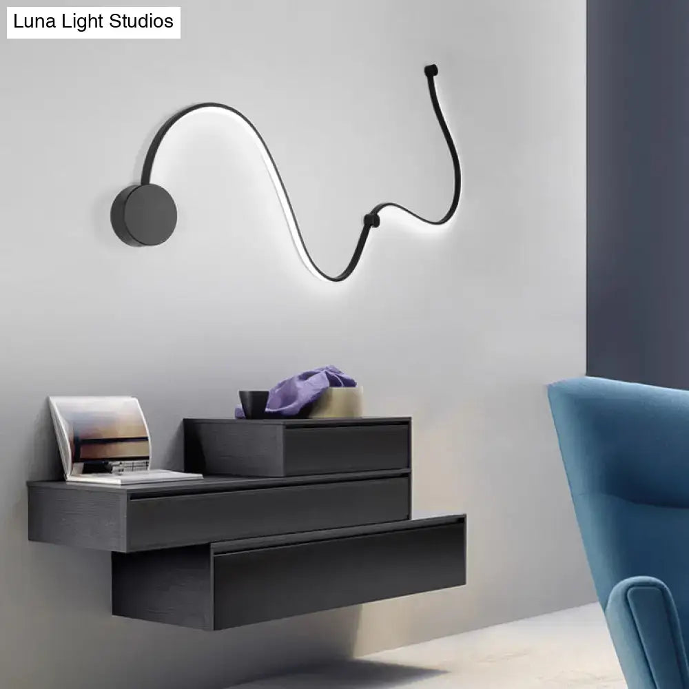 Contemporary twist black curved wall sconce with integrated led lighting and white warm light for bedroom use