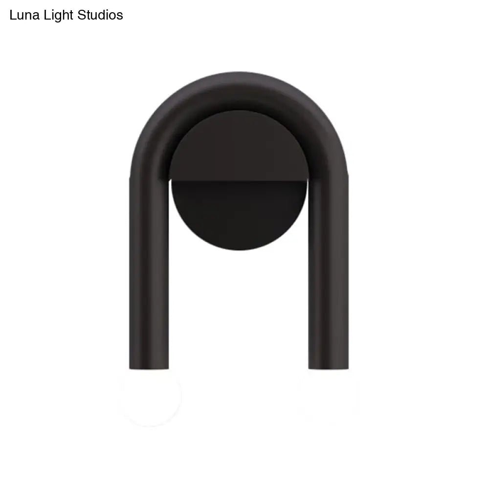 Aplique de pared DecorBites™ contemporáneo en forma de U de 2 luces, color negro, con pantalla de cristal opalino