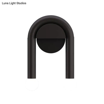 Aplique de pared DecorBites™ contemporáneo en forma de U de 2 luces, color negro, con pantalla de cristal opalino