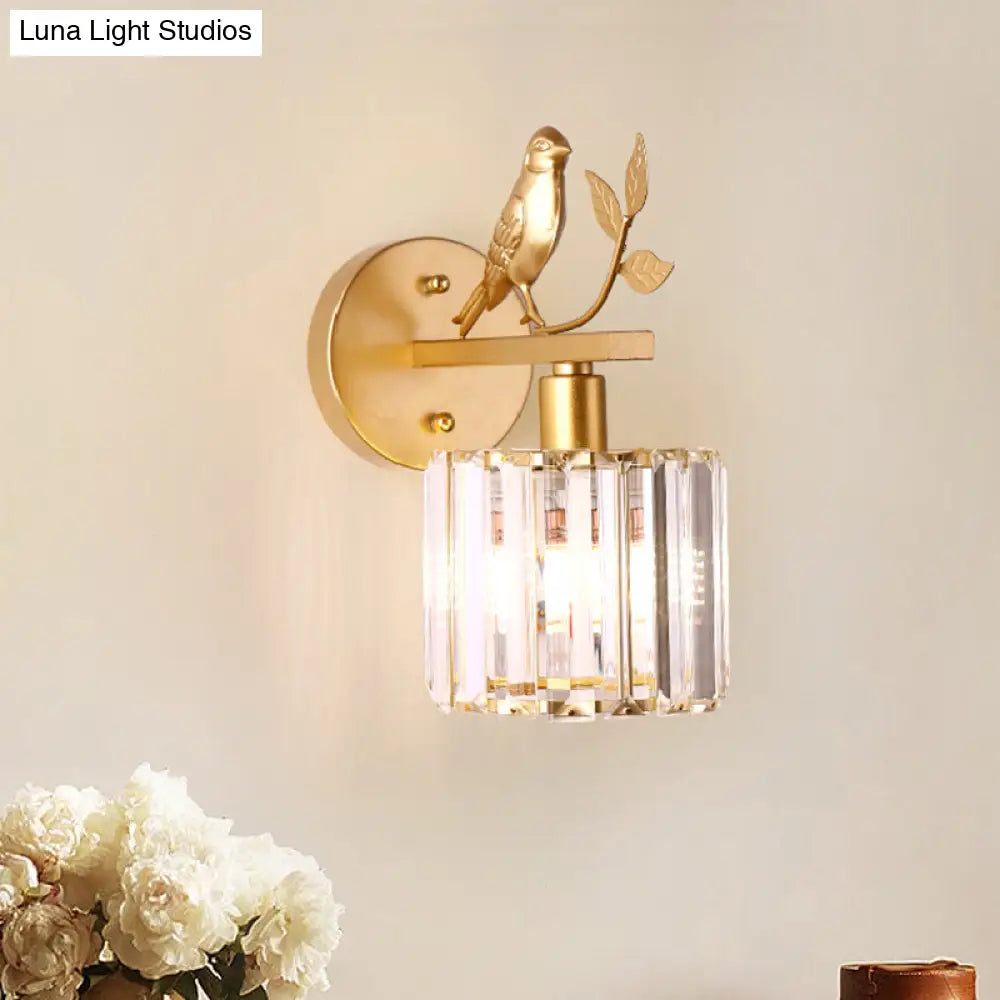 Aplique de pared contemporáneo DecorBites™ con cilindro de cristal K9, detalle de pájaro y acabado negro/dorado.