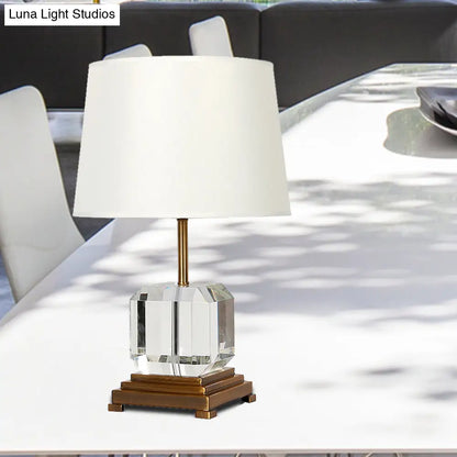 مصباح طاولة ليلية عصري أبيض برميلي - إضاءة طاولة جانبية من الكريستال K9 المشطوف مع قاعدة مربعة