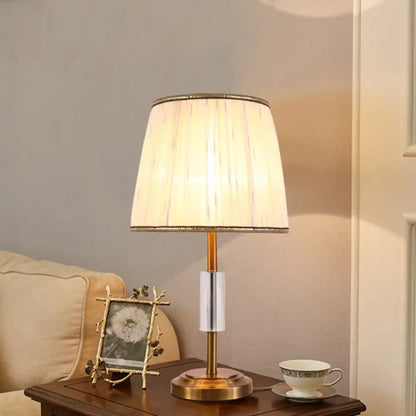 مصباح قراءة برميلي أبيض معاصر مع غطاء من القماش - إضاءة مهمة برأس واحد