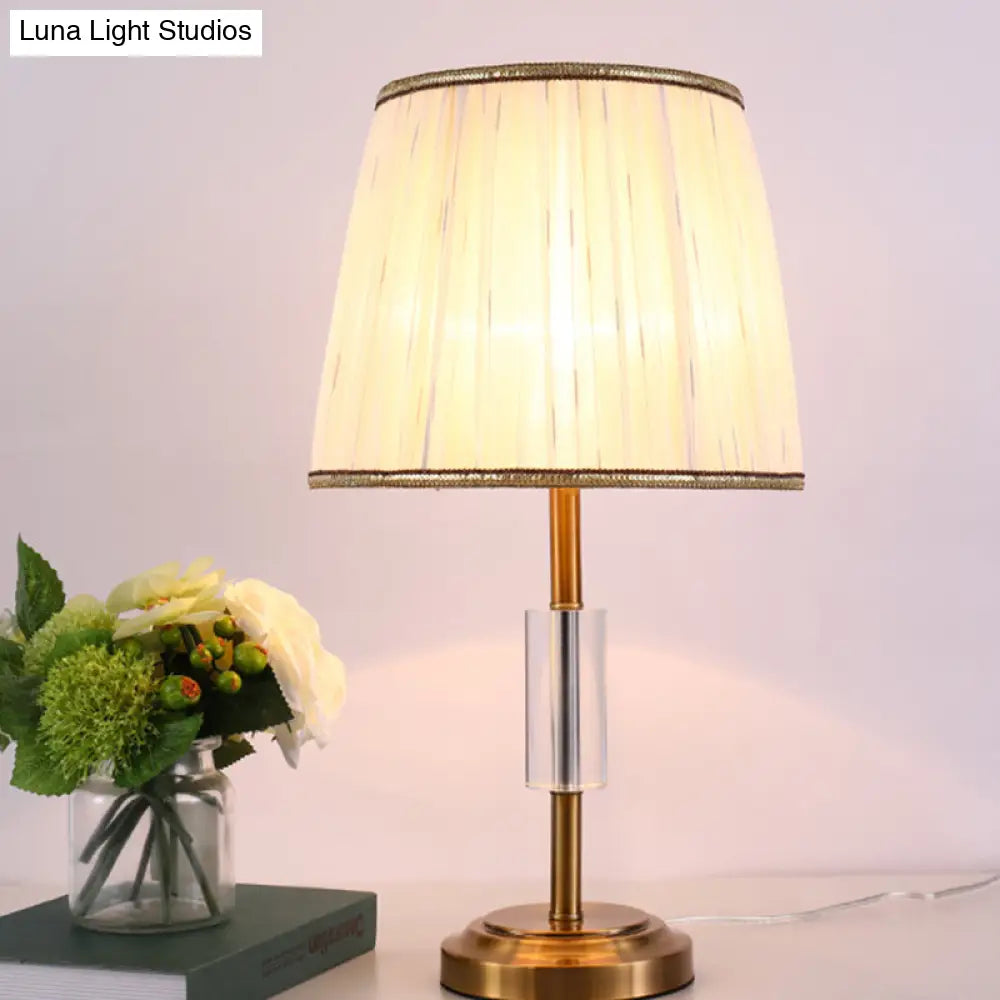 مصباح قراءة برميلي أبيض معاصر مع غطاء من القماش - إضاءة مهمة برأس واحد