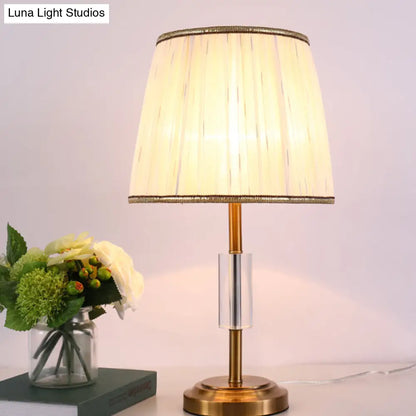 مصباح قراءة برميلي أبيض معاصر مع غطاء من القماش - إضاءة مهمة برأس واحد