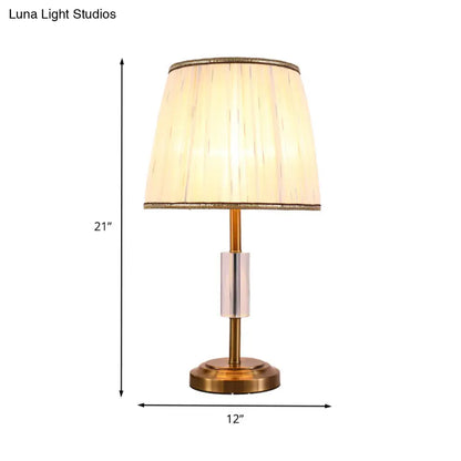 مصباح قراءة برميلي أبيض معاصر مع غطاء من القماش - إضاءة مهمة برأس واحد