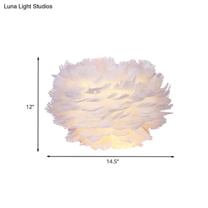 Aplique de pared DecorBites™ contemporáneo blanco pluma - Lámpara de pared textil de 1 bombilla para mesilla de noche