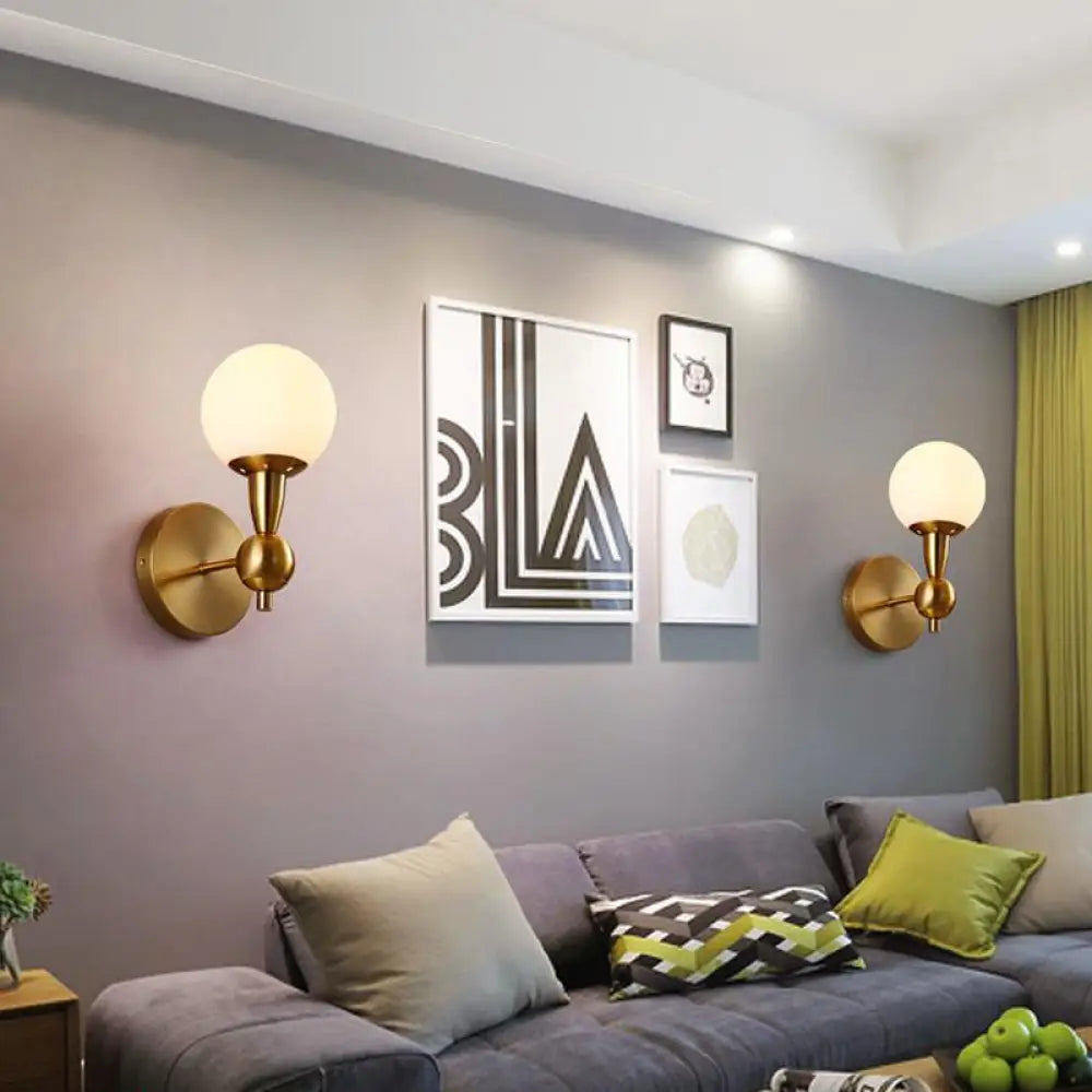 Aplique de pared esférico de cristal blanco contemporáneo DecorBites™ con detalles dorados