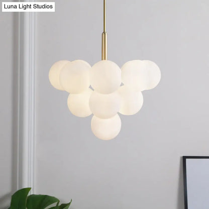 Lámpara de araña contemporánea de cristal blanco – Lámpara colgante de latón de 5/13 luces con diseño esférico