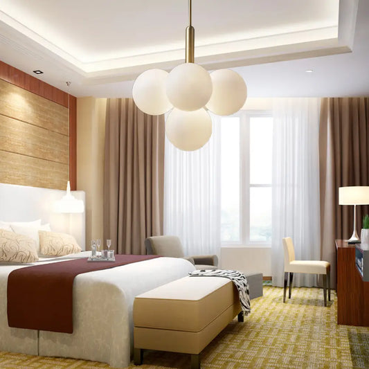 Lámpara de araña contemporánea de cristal blanco – Lámpara colgante de latón de 5/13 luces con diseño esférico