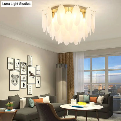 Lámpara de techo DecorBites™ contemporánea con forma de pluma y pantalla de cristal blanco - 22,5"/28" de ancho - 6 luces para sala de estar