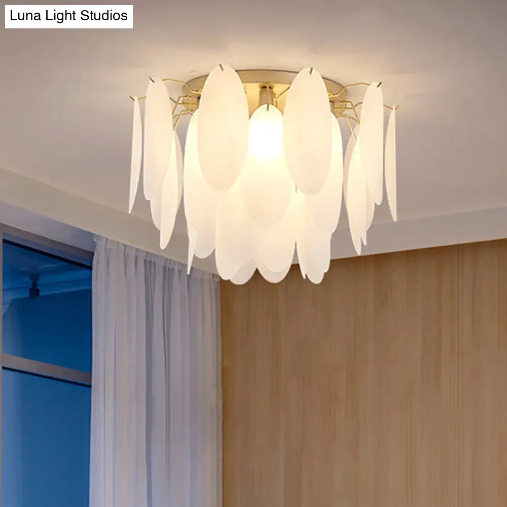 Lámpara de techo DecorBites™ contemporánea con forma de pluma y pantalla de cristal blanco - 22,5"/28" de ancho - 6 luces para sala de estar