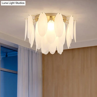 Lámpara de techo DecorBites™ contemporánea con forma de pluma y pantalla de cristal blanco - 22,5"/28" de ancho - 6 luces para sala de estar