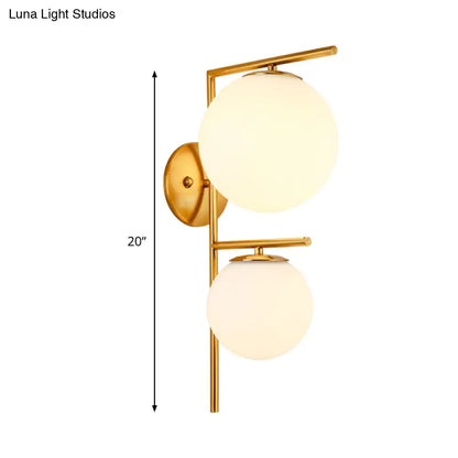 Aplique esférico contemporáneo de cristal blanco DecorBites™ con 2 cabezales dorados - Lámpara de pared