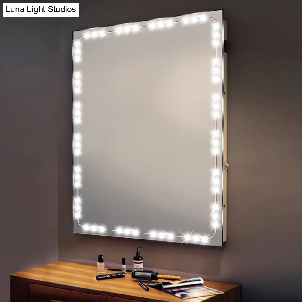Lámpara de tocador LED blanca contemporánea DecorBites™: Iluminación lineal de plástico para maquillaje en el vestidor