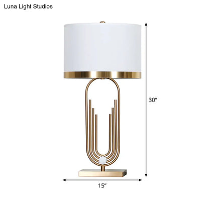 مصباح طاولة جانبي أبيض معاصر مع غطاء أسطواني من القماش - مثالي لطاولات غرفة النوم