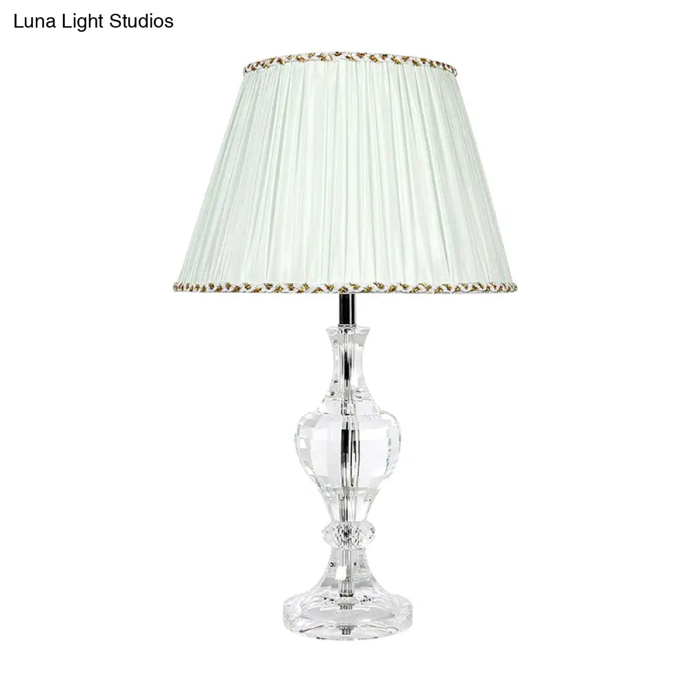 مصباح طاولة معاصر أبيض مطوي مع ضوء طاولة بجانب السرير من منشور كريستالي مشطوف