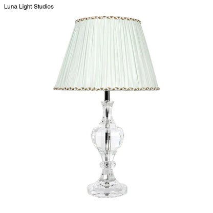 مصباح طاولة معاصر أبيض مطوي مع ضوء طاولة بجانب السرير من منشور كريستالي مشطوف