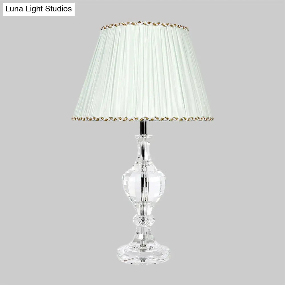 مصباح طاولة معاصر أبيض مطوي مع ضوء طاولة بجانب السرير من منشور كريستالي مشطوف