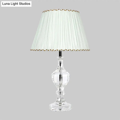 مصباح طاولة معاصر أبيض مطوي مع ضوء طاولة بجانب السرير من منشور كريستالي مشطوف