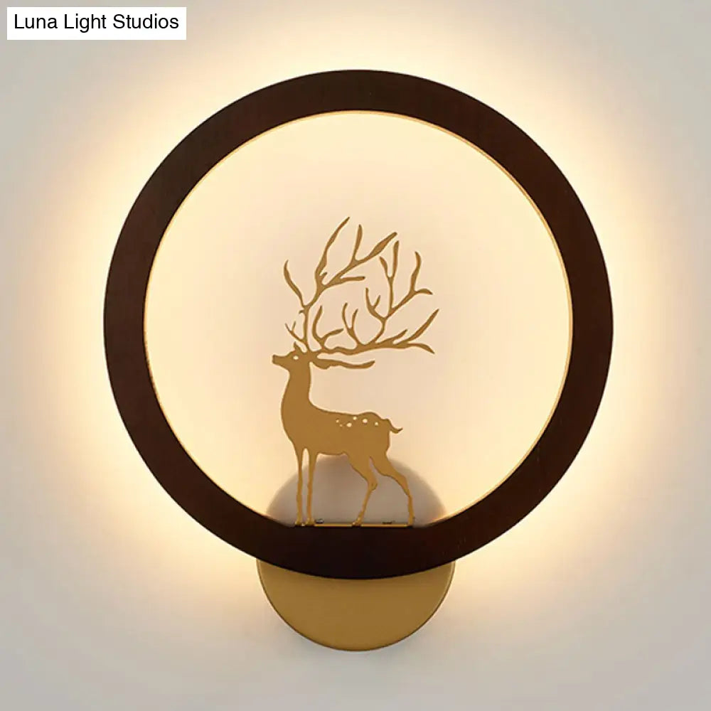 مصباح حائط LED عصري بحلقة هالة خشبية - أسود/بيج مع صورة ظلية لغزال سيكا