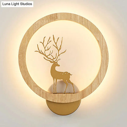 مصباح حائط LED عصري بحلقة هالة خشبية - أسود/بيج مع صورة ظلية لغزال سيكا