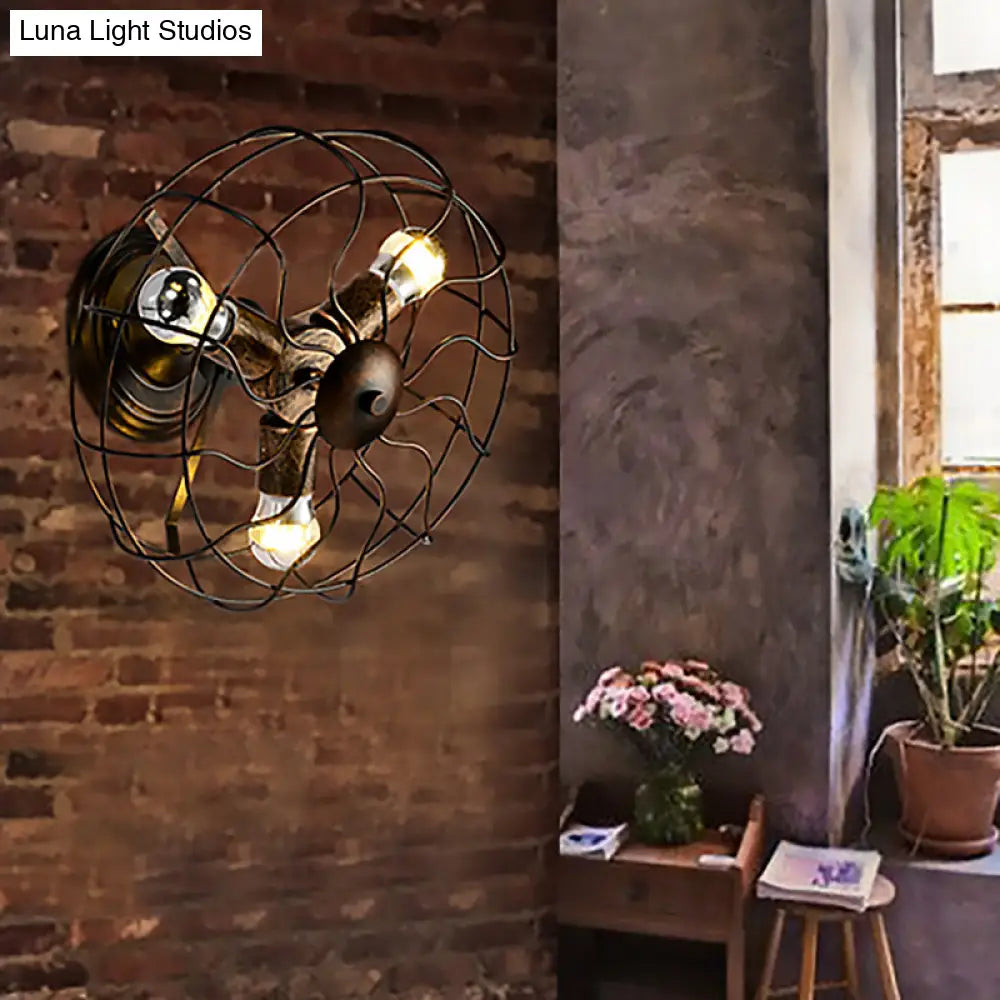 شمعدان حائطي على شكل مروحة نحاسية مع غطاء قفص من الحديد المطاوع - إضاءة داخلية على الطراز العتيق مع 3 مصابيح