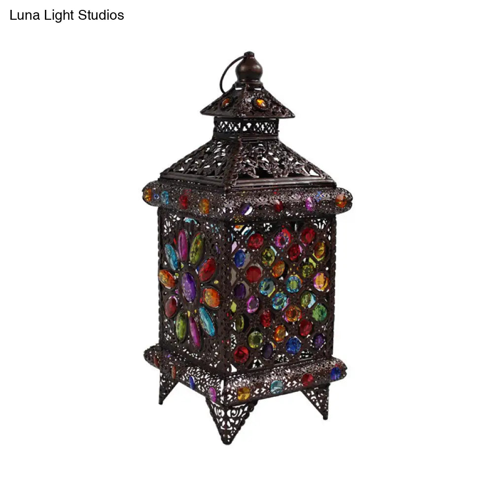 مصباح طاولة عتيق بمصباح واحد على شكل فانوس معدني نحاسي لغرفة المعيشة