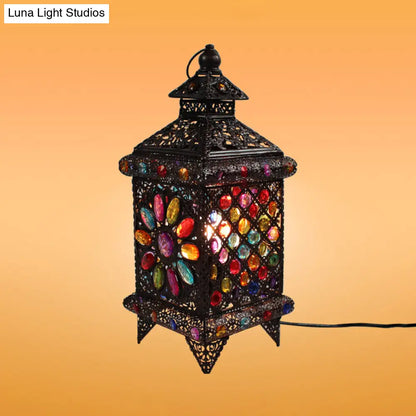 مصباح طاولة عتيق بمصباح واحد على شكل فانوس معدني نحاسي لغرفة المعيشة