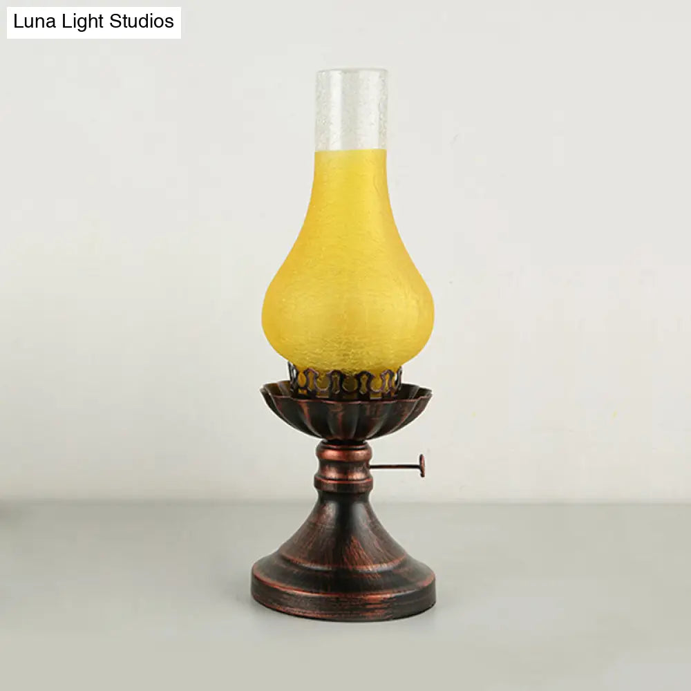 مصباح طاولة على شكل مزهرية نحاسية - غطاء زجاجي بني فاتح متشقق/أصفر - قاعدة معدنية