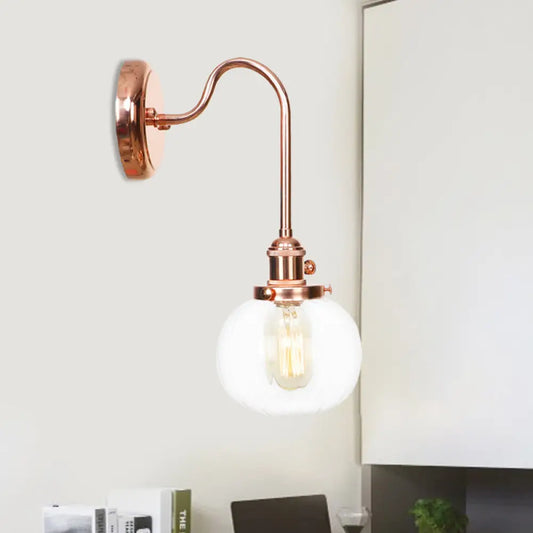 مصباح حائط كروي عتيق من النحاس بذراع منحني وزجاج شفاف/كهرماني - مصباح واحد