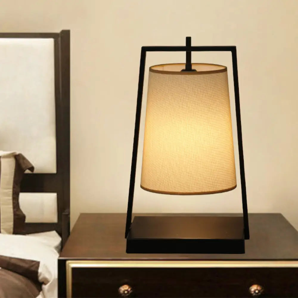 Country Black 1-Light Bucket-Styled Nightstand Lamp with Tapered Shade - Fabric Finish & Trapezoid Frame