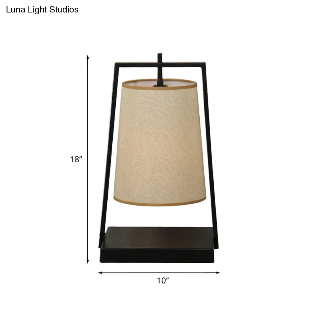 Country Black 1-Light Bucket-Styled Nightstand Lamp with Tapered Shade - Fabric Finish & Trapezoid Frame