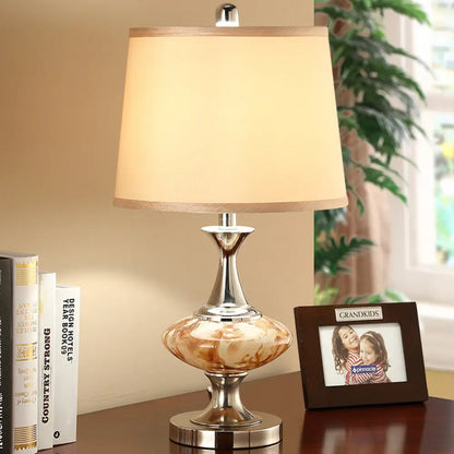 مصباح طاولة جانبي على شكل طبلة ريفية بقاعدة على شكل بطن من النيكل - إضاءة طاولة من القماش بمصباح واحد