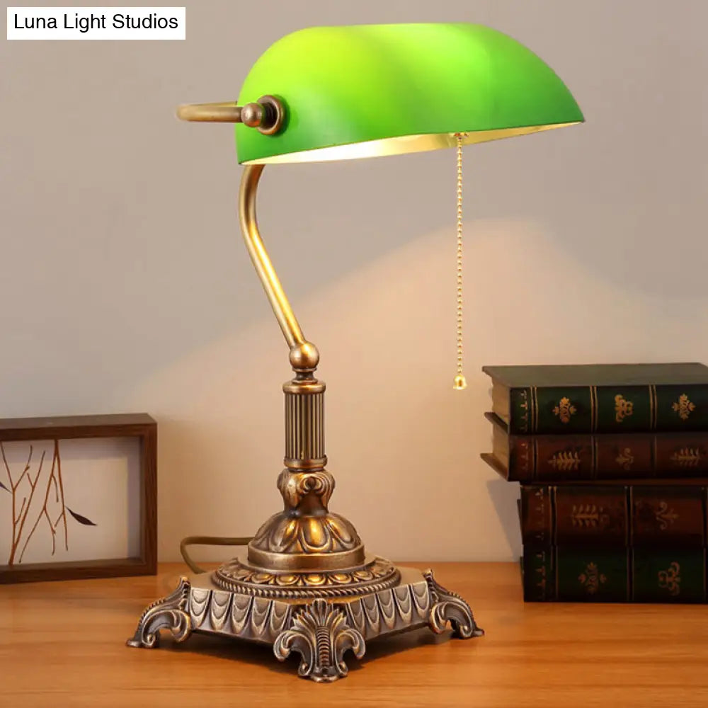 مصباح طاولة بجانب السرير من الزجاج باللون الأخضر الريفي مع سلسلة سحب لغرفة النوم - غطاء معدني قابل للطي، ضوء ليلي واحد