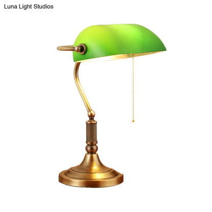 مصباح طاولة بجانب السرير من الزجاج باللون الأخضر الريفي مع سلسلة سحب لغرفة النوم - غطاء معدني قابل للطي، ضوء ليلي واحد