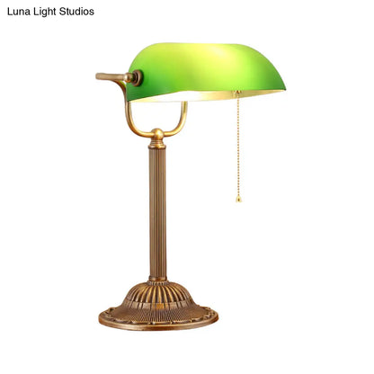 مصباح طاولة بجانب السرير من الزجاج باللون الأخضر الريفي مع سلسلة سحب لغرفة النوم - غطاء معدني قابل للطي، ضوء ليلي واحد