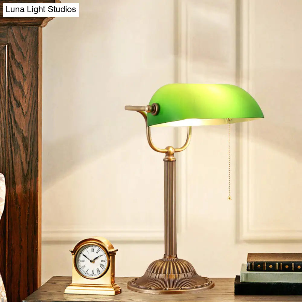 مصباح طاولة بجانب السرير من الزجاج باللون الأخضر الريفي مع سلسلة سحب لغرفة النوم - غطاء معدني قابل للطي، ضوء ليلي واحد