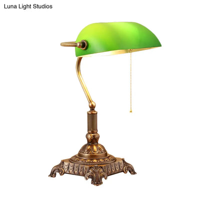 مصباح طاولة بجانب السرير من الزجاج باللون الأخضر الريفي مع سلسلة سحب لغرفة النوم - غطاء معدني قابل للطي، ضوء ليلي واحد