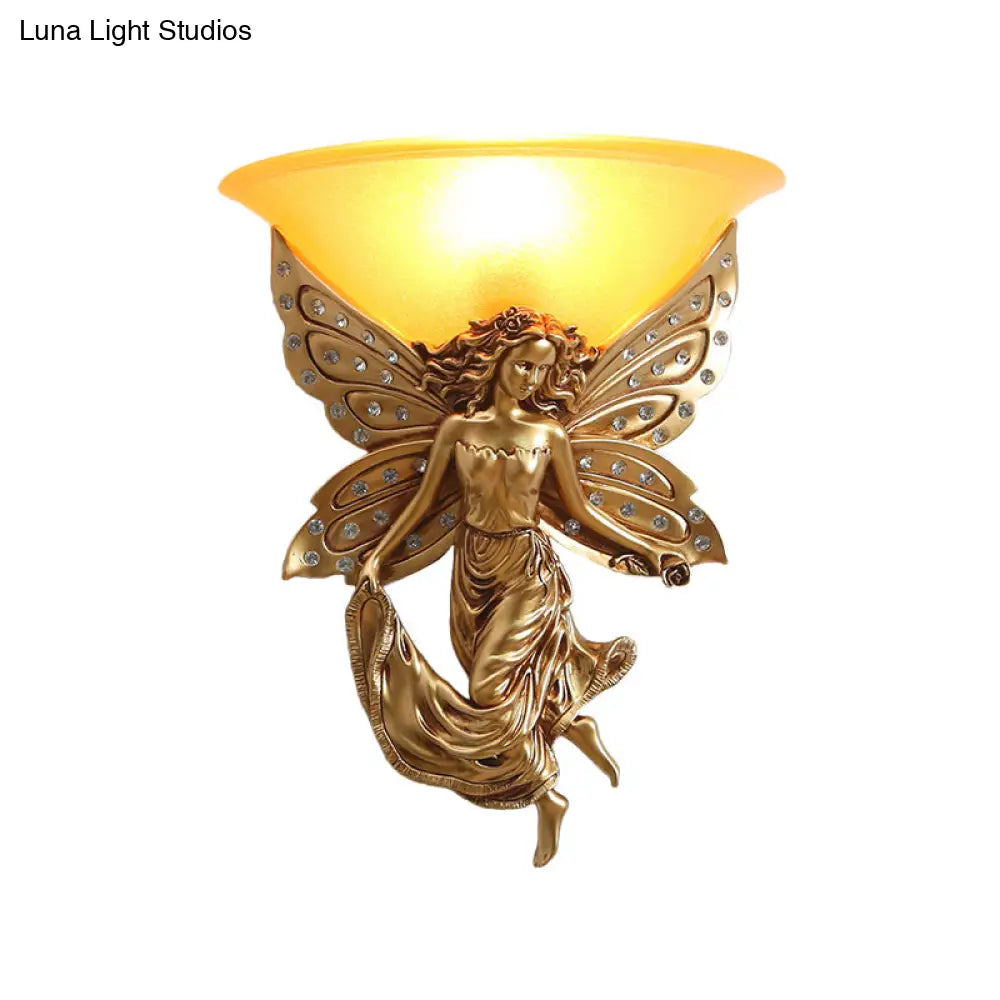 شمعدان جداري من الزجاج الأوبال بنصف وعاء مع ملاك من الراتنج - أبيض/ذهبي