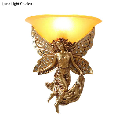 شمعدان جداري من الزجاج الأوبال بنصف وعاء مع ملاك من الراتنج - أبيض/ذهبي