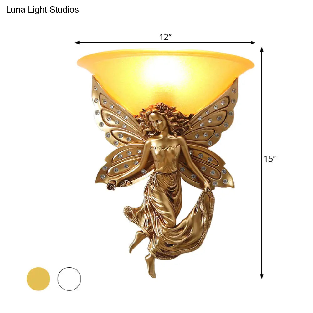 شمعدان جداري من الزجاج الأوبال بنصف وعاء مع ملاك من الراتنج - أبيض/ذهبي