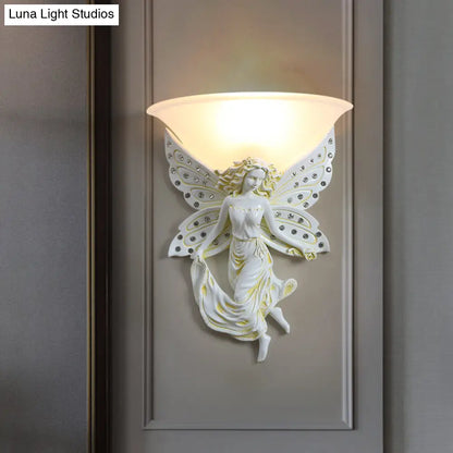 شمعدان جداري من الزجاج الأوبال بنصف وعاء مع ملاك من الراتنج - أبيض/ذهبي