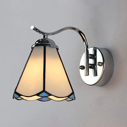 Country Stained Glass Wall Lamp: Scalloped Edged, 1 Light, White/Beige, Bedside Fixture