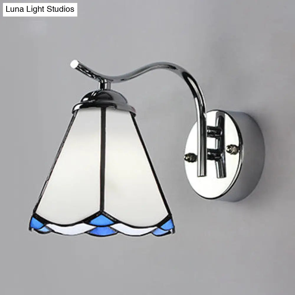 Country Stained Glass Wall Lamp: Scalloped Edged, 1 Light, White/Beige, Bedside Fixture