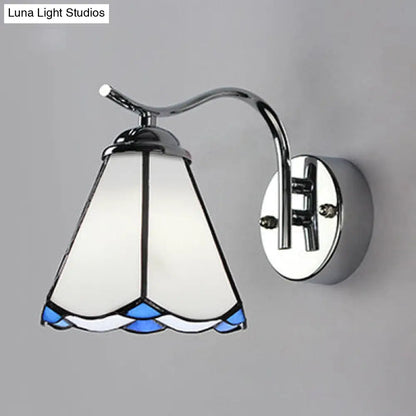 Country Stained Glass Wall Lamp: Scalloped Edged, 1 Light, White/Beige, Bedside Fixture