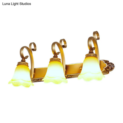 مصباح حائط بتصميم زهور على الطراز الريفي مع زجاج منحوت - إضاءة جدارية أنيقة