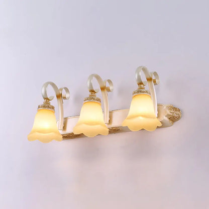 مصباح حائط بتصميم زهور على الطراز الريفي مع زجاج منحوت - إضاءة جدارية أنيقة