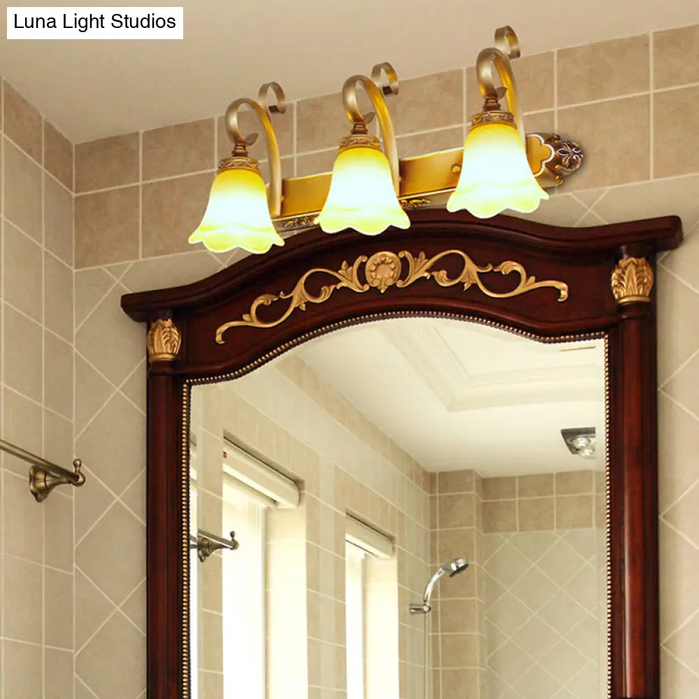 مصباح حائط بتصميم زهور على الطراز الريفي مع زجاج منحوت - إضاءة جدارية أنيقة