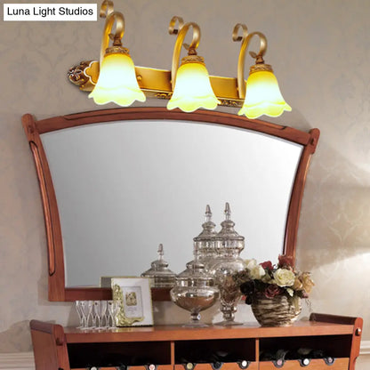 مصباح حائط بتصميم زهور على الطراز الريفي مع زجاج منحوت - إضاءة جدارية أنيقة